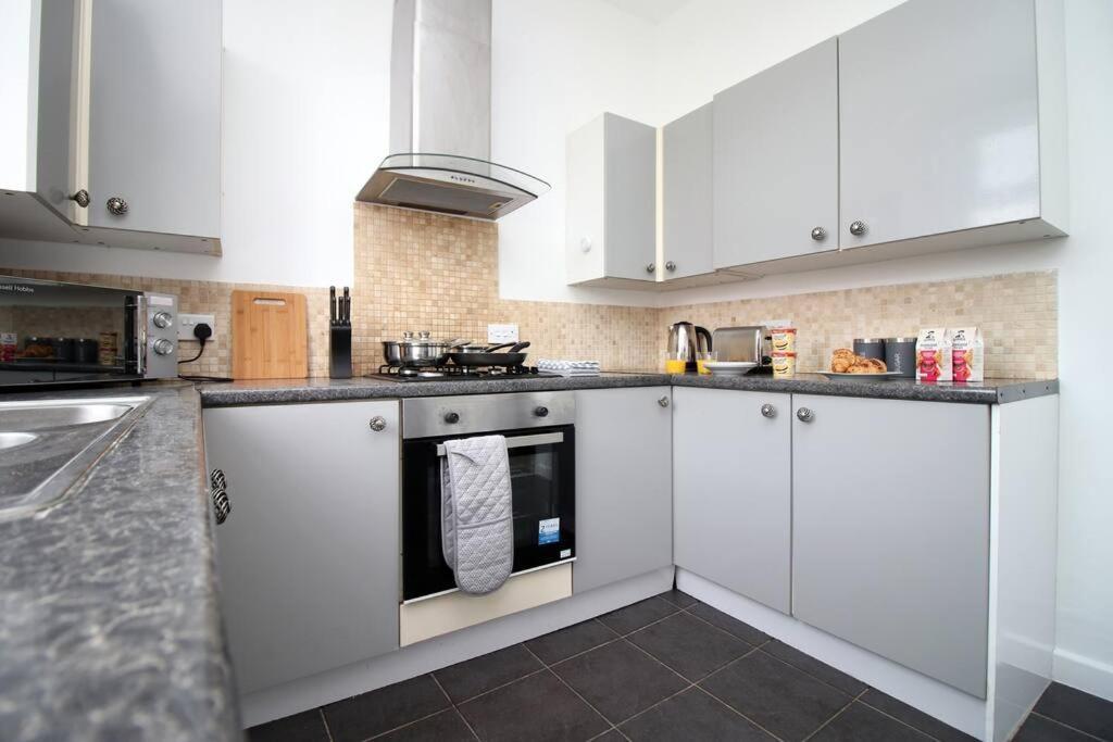 فيلا Holiday House For 7 Guests, Free Wi-Fi & Self Check-In Explore Newport المظهر الخارجي الصورة