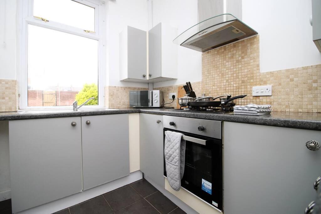 فيلا Holiday House For 7 Guests, Free Wi-Fi & Self Check-In Explore Newport المظهر الخارجي الصورة