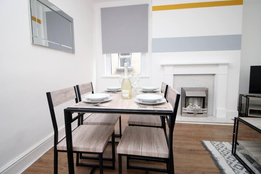 فيلا Holiday House For 7 Guests, Free Wi-Fi & Self Check-In Explore Newport المظهر الخارجي الصورة