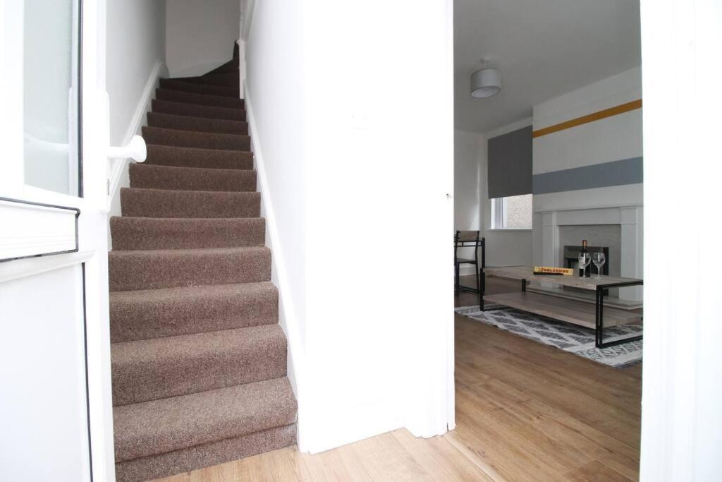 فيلا Holiday House For 7 Guests, Free Wi-Fi & Self Check-In Explore Newport المظهر الخارجي الصورة