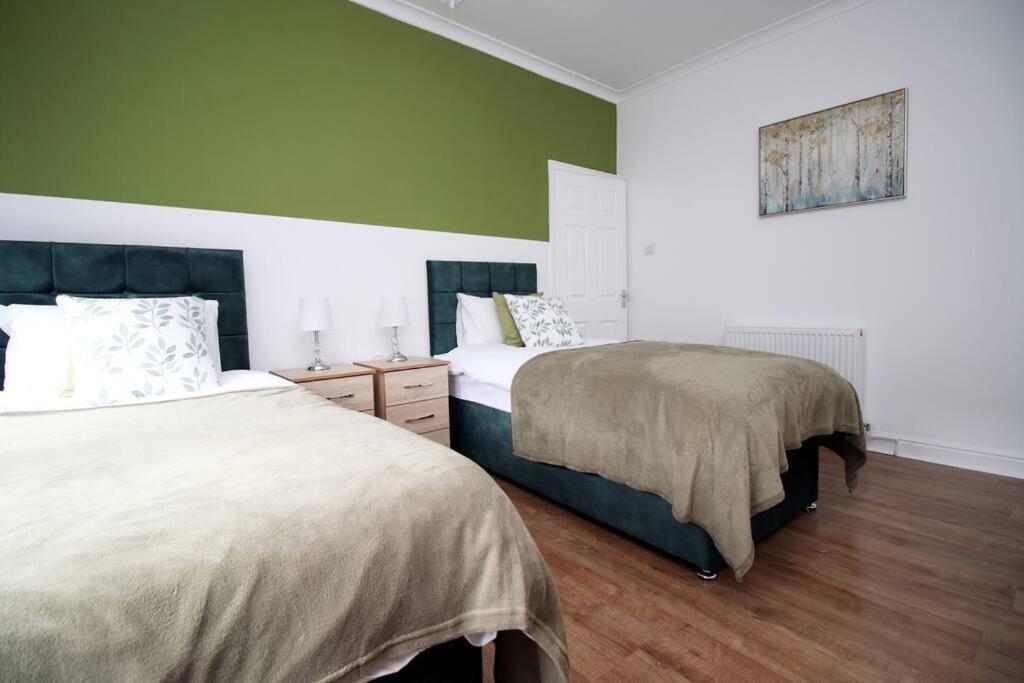 فيلا Holiday House For 7 Guests, Free Wi-Fi & Self Check-In Explore Newport المظهر الخارجي الصورة