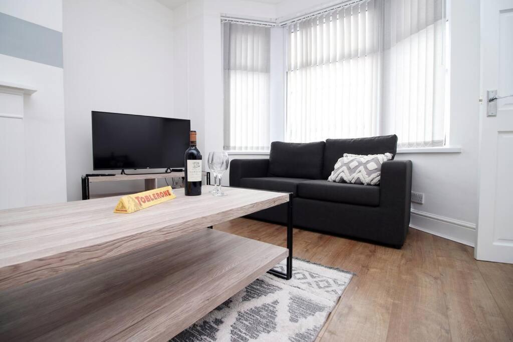 فيلا Holiday House For 7 Guests, Free Wi-Fi & Self Check-In Explore Newport المظهر الخارجي الصورة