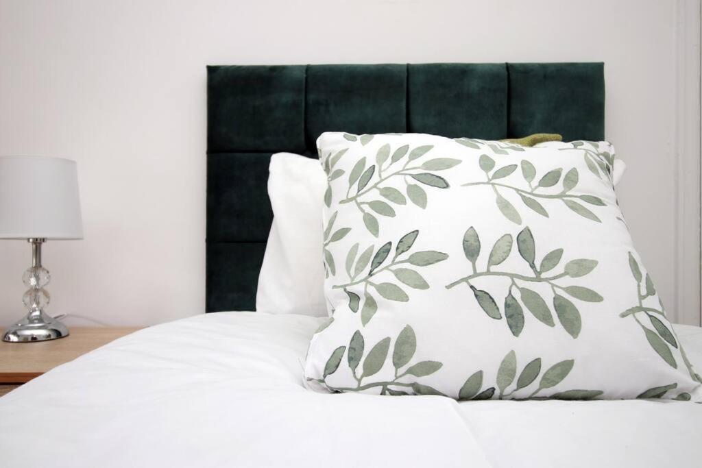 فيلا Holiday House For 7 Guests, Free Wi-Fi & Self Check-In Explore Newport المظهر الخارجي الصورة
