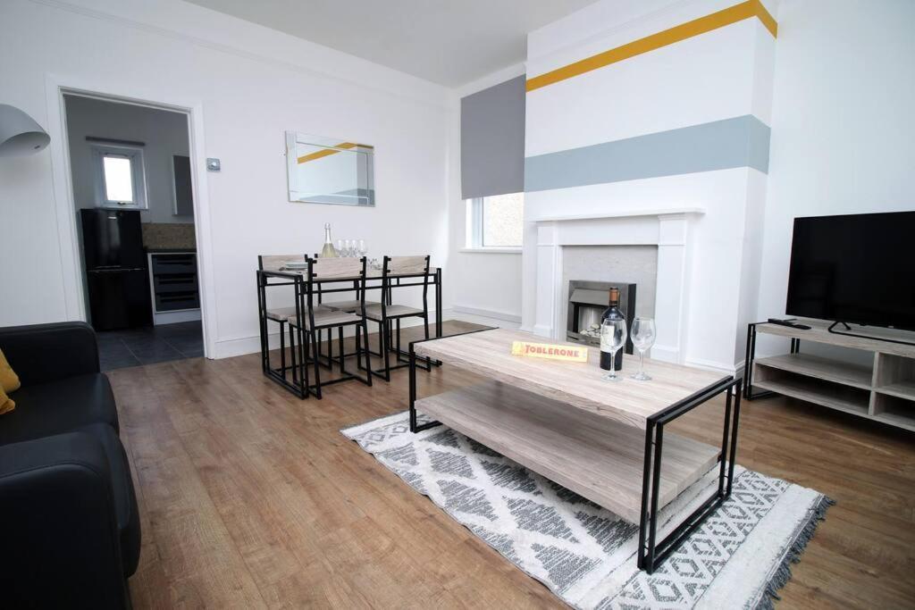 فيلا Holiday House For 7 Guests, Free Wi-Fi & Self Check-In Explore Newport المظهر الخارجي الصورة